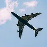 Avion dans le ciel